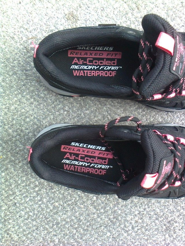 Preview of the first image of Skechers, Women's, Worn Once, Relaxed Fit, Air-Cooled, Memor.