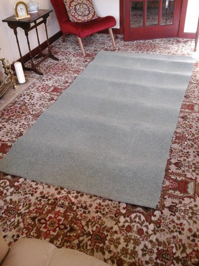 Image 3 of Green carpeting, ideal as a rug