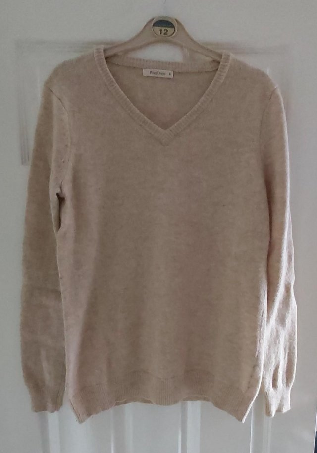 Preview of the first image of Latte Pure New Lambswool V-neck Sweater..