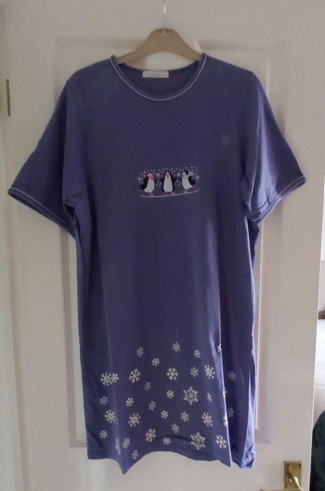 Preview of the first image of Dark Blue Short-length Penguin Motif Nightdress..
