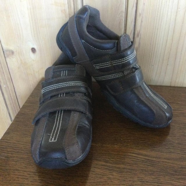 Preview of the first image of Brown Sz 7 Trainers, Very Good Condition, Velcro Straps.