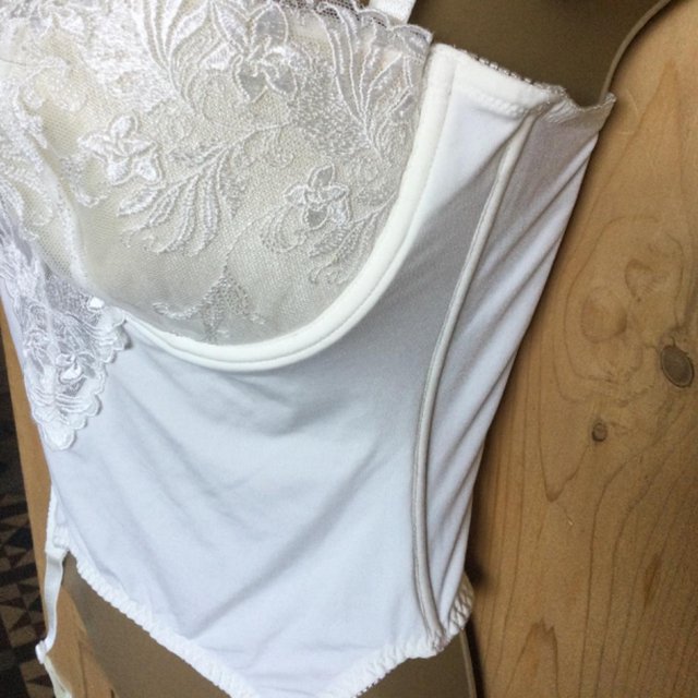 Image 12 of Basque With Suspender Belt, Cream, Lace Cups, 36B BNWT