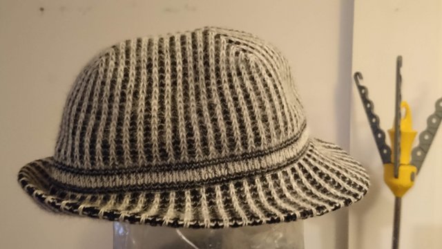 Preview of the first image of Damart Hat foldable trilby Black and white.