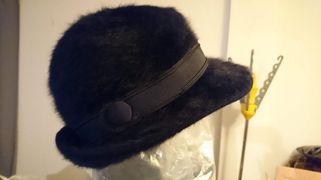 Preview of the first image of Kangol Navy foldable Angora blend hat.