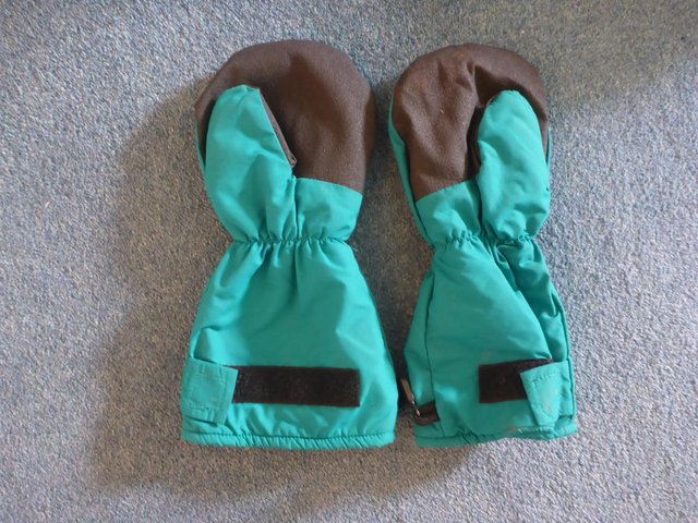 Preview of the first image of Ski Mittens Great quality junior size for teenager.