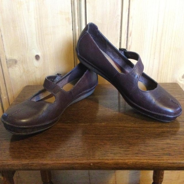 Image 3 of CLARKS Brown Leather Mary Jane Shoes/ Pumps Sz6