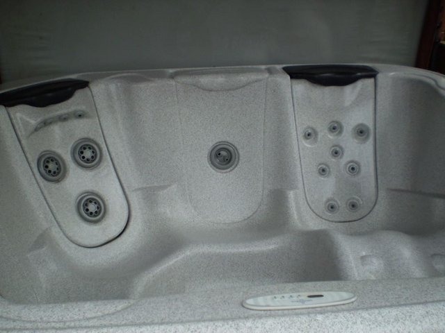Preview of the first image of VILLEROY & BOCH HOT TUB SR251.