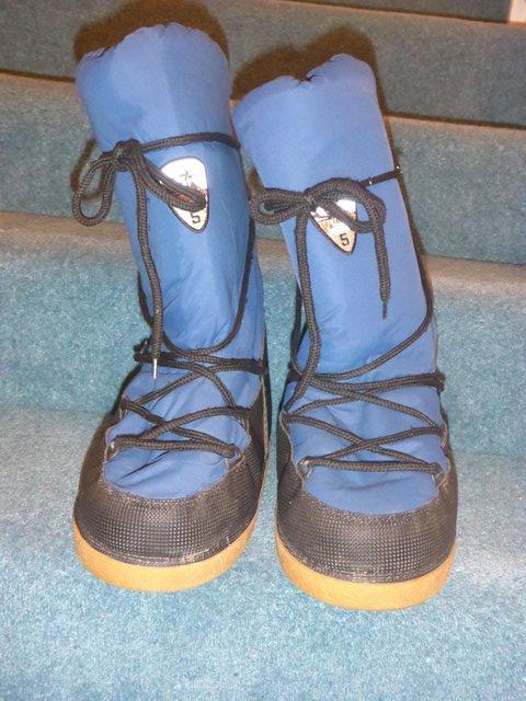 Image 2 of Moon Boots size 38-40 Sell on websites like Amazon for£85-95