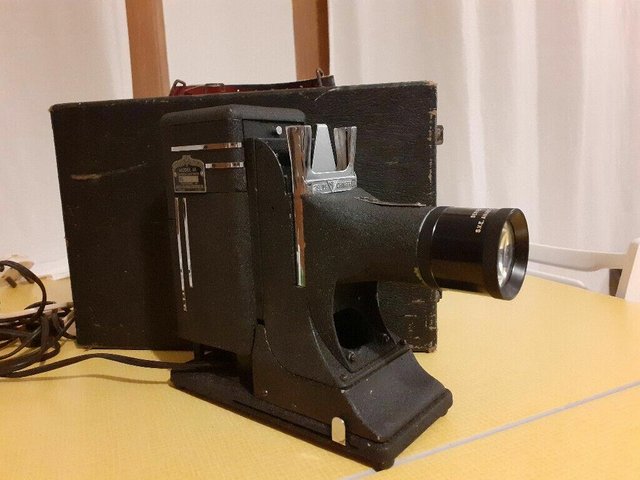 Preview of the first image of Vintage Picturol SVE Model AK 24398 Slide Projector.