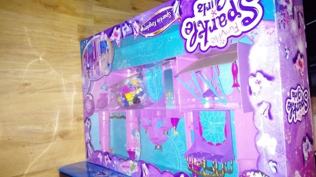 Image 2 of Sparkle girls dolls castle with figures