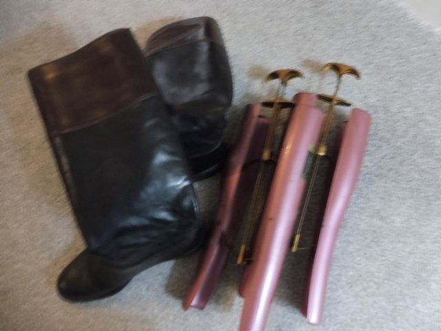 Preview of the first image of For Sale Ladies Knee High Leather Boots.
