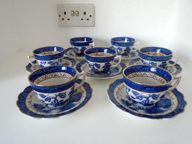 Image 3 of Real Old Willow seven tea cups and saucers (A8025)