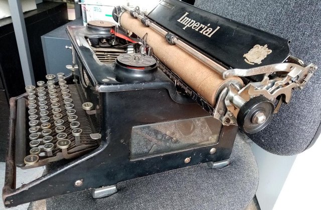 Preview of the first image of ANTIQUE IMPERIAL ( WW2 ) TYPEWRITER in G.W.O.Collect only..