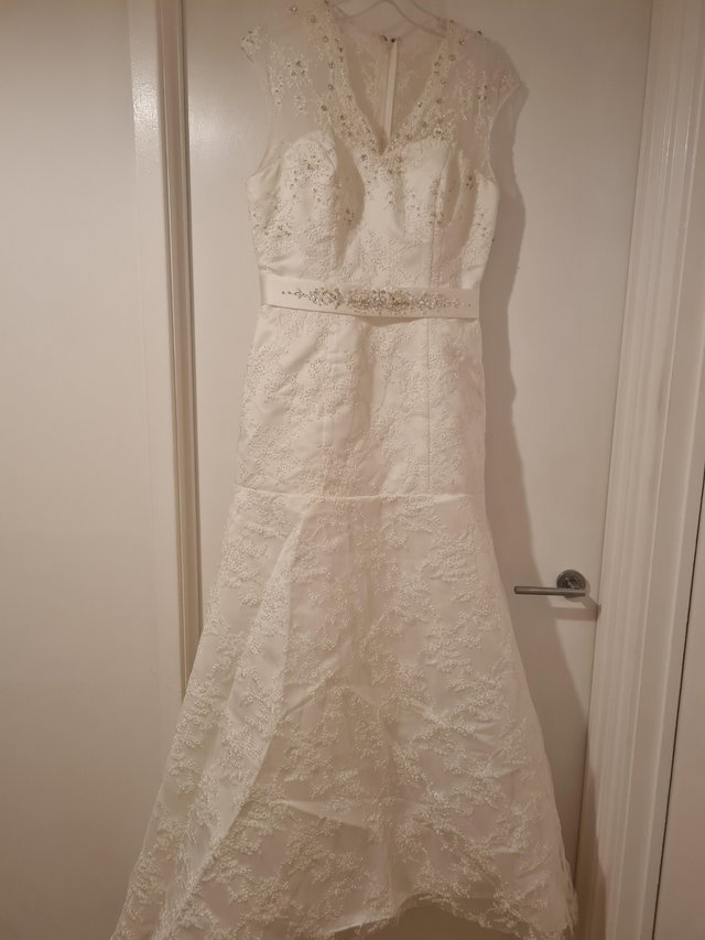 Image 2 of Ivory lace tulle wedding dress. Size 12
