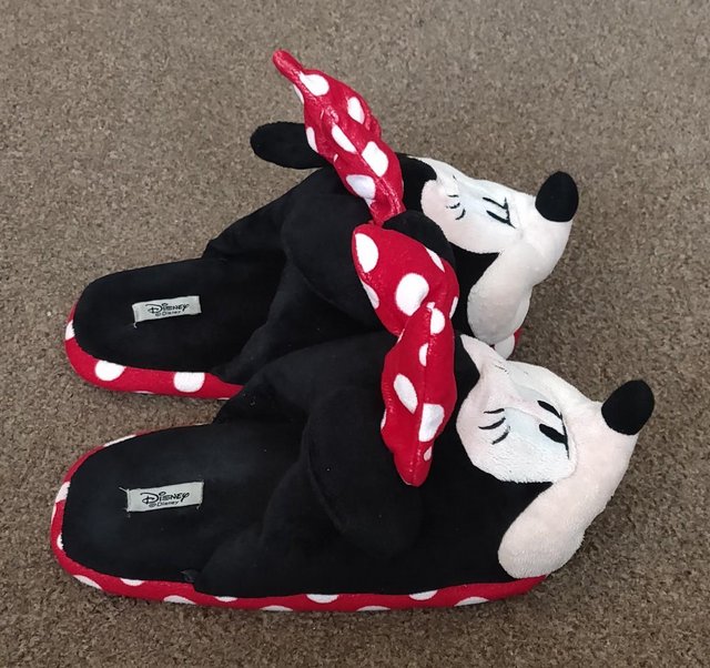 Preview of the first image of Disney Minnie Mouse Slippers - Size 4-7   BX32.