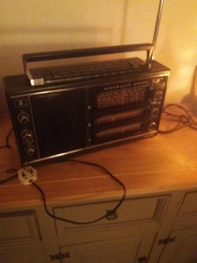 Preview of the first image of Grundig satellite radio model 2100.
