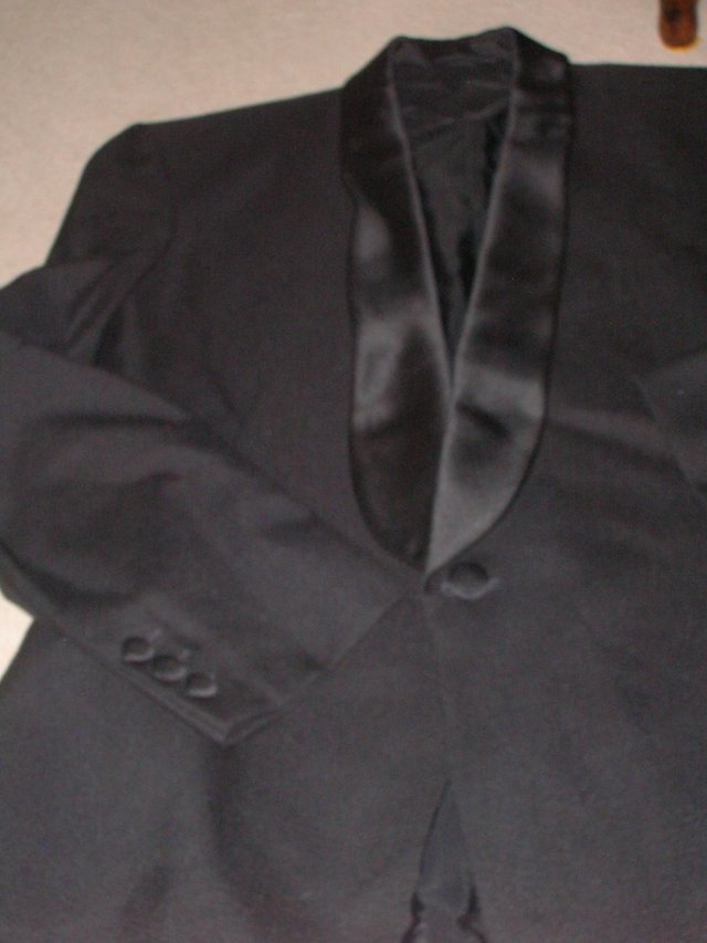 Image 2 of Men's dinner jacket black  40-42 inch