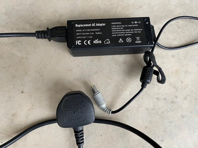 Preview of the first image of Laptop Charger - Model ST-C-090-20000450CT - 20V / 4.5A.