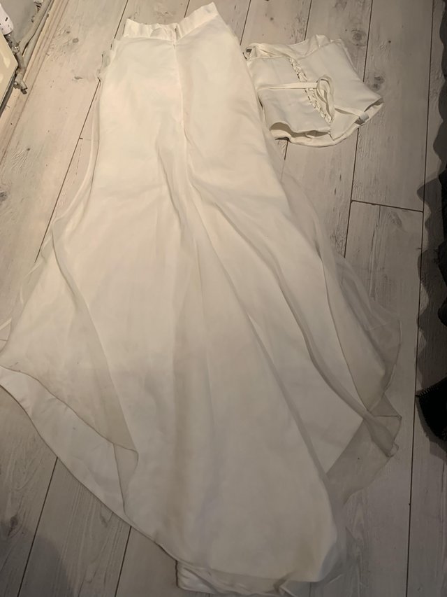 Image 3 of stylish trendy  fitted wedding dress rrp £899
