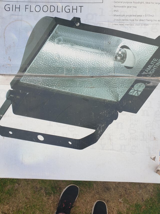 Image 3 of for sale floodlight new in box please see photos and read de