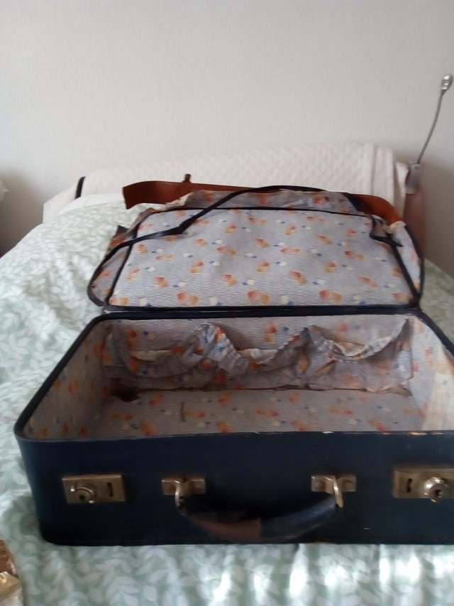 Image 3 of VINTAGE SMALL NAVY SUITCASE NEEDS RESTORATION