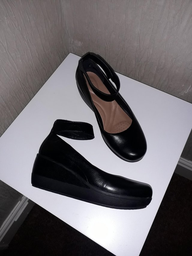 Preview of the first image of Ladies Clark's Black leather Shoes.