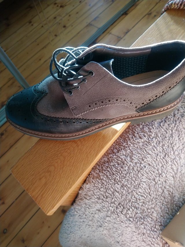 Preview of the first image of New clarks mens cushion shoes.