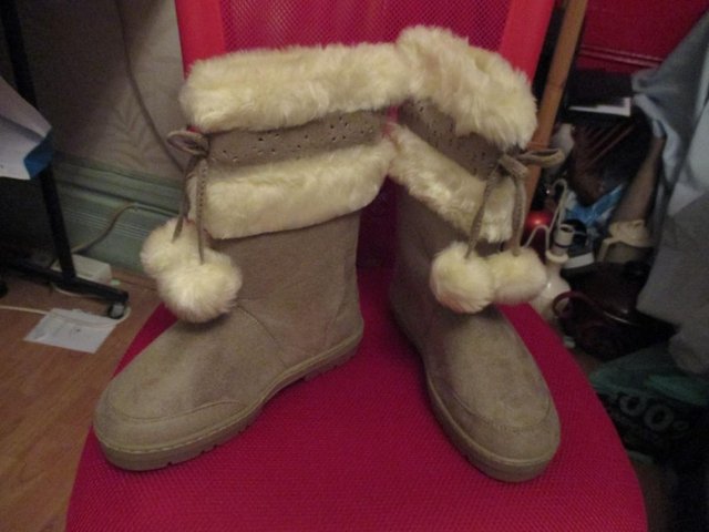 Preview of the first image of LADIES WINTER BOOTS WITH POM POMS.