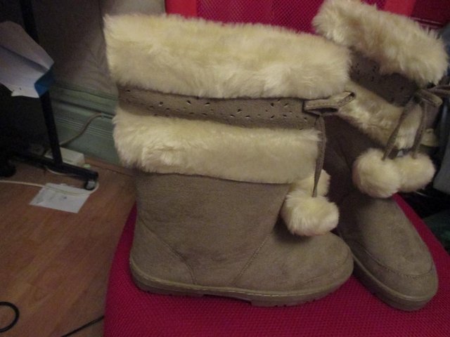Image 2 of LADIES WINTER BOOTS WITH POM POMS
