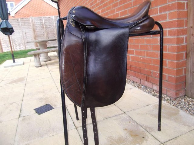 Image 2 of Balance saddle by Frank Baines 17.5 inches 4X wide Capriole