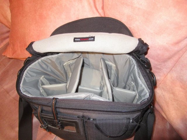 Image 2 of Lowepro Camera Stealth Reporter Shoulder Bag