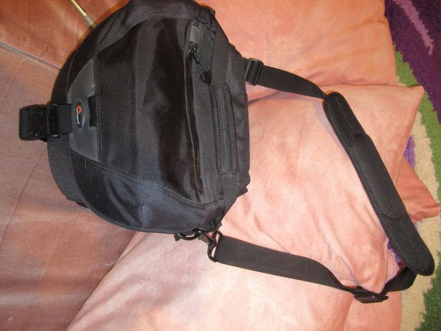 Image 3 of Lowepro Camera Stealth Reporter Shoulder Bag