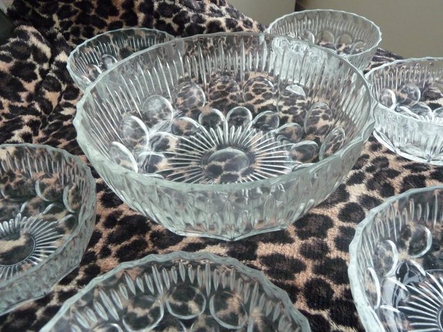 Preview of the first image of Glass dessert/salad bowl with 6 matching dessert bowls.