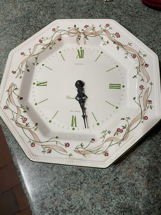 Preview of the first image of Eternal bow kitchen clock,,,,,,,,.