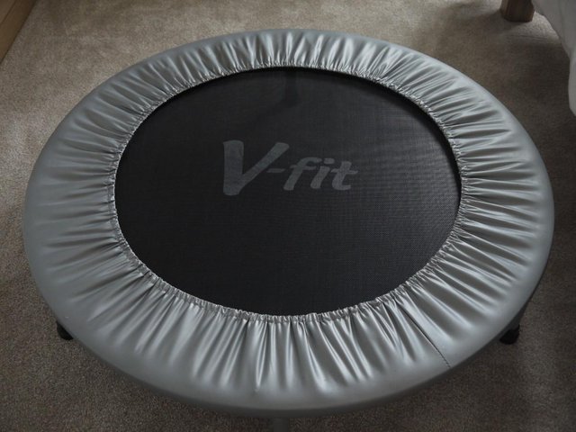 Preview of the first image of V-fit GE2 personnel Trampoline-Jogger.
