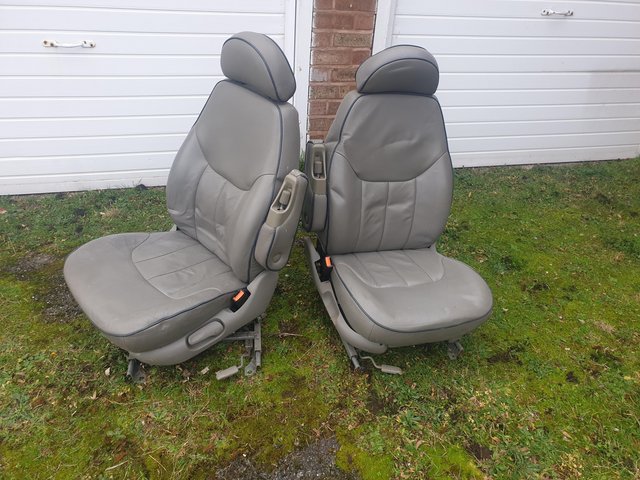 Image 6 of VW SHARON CAPTAIN FRONT SEATS