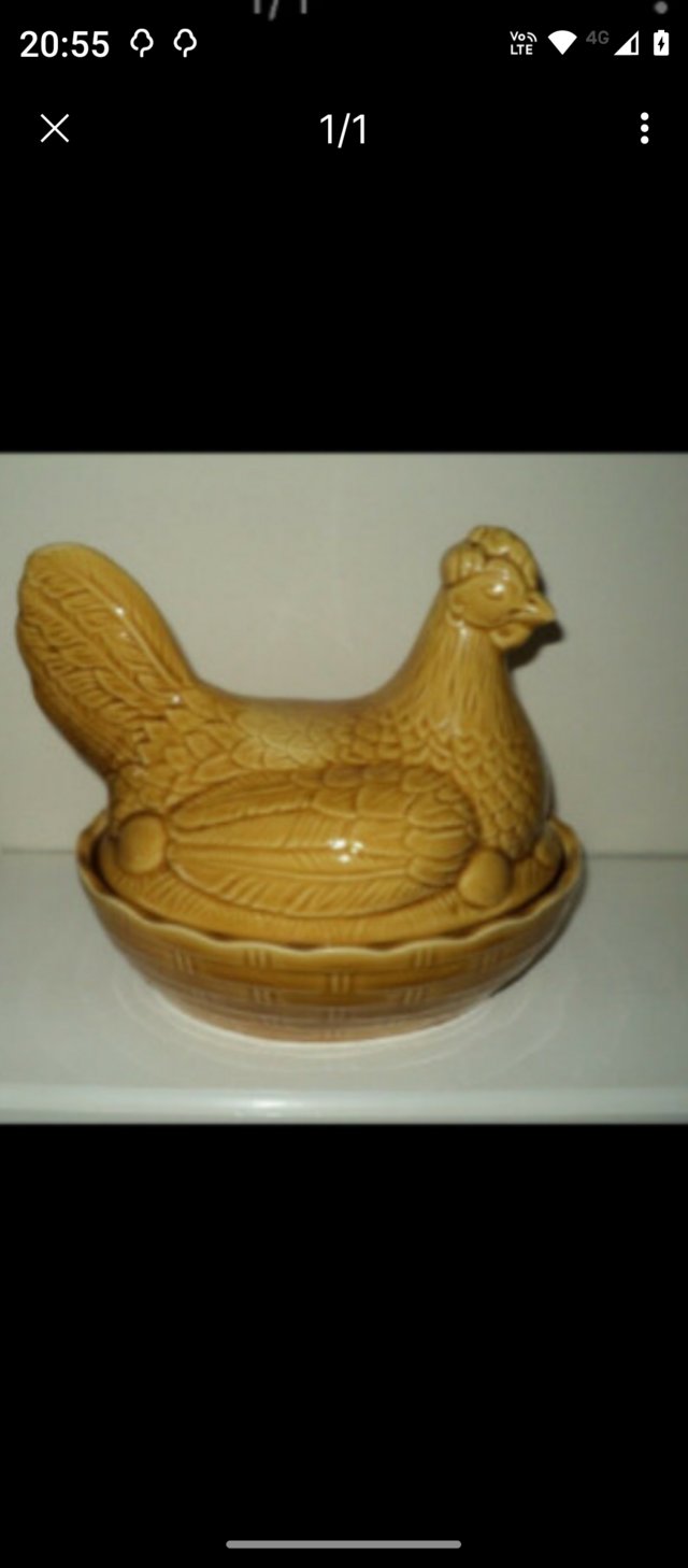 Preview of the first image of VINTAGE CHICKEN EGG HOLDER IN LIGHT BROWN CHINA IN EXCELLENT.