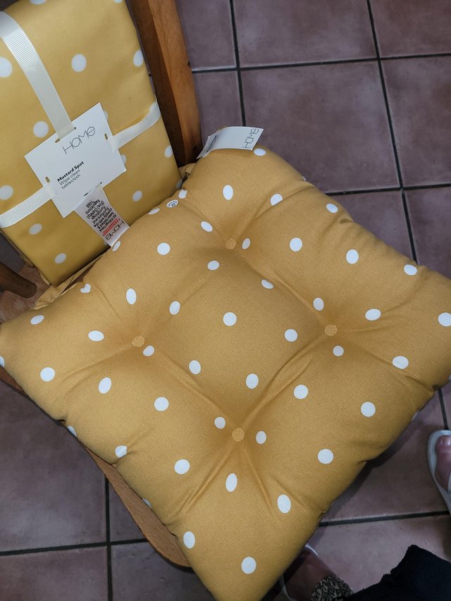 Preview of the first image of Tu / Habitat 5 yellow and white spot seat cushions new.