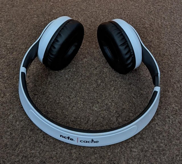 Image 2 of Wireless Bluetooth Stereo Adjustable On-ear Headphones