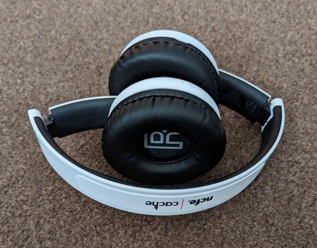 Image 4 of Wireless Bluetooth Stereo Adjustable On-ear Headphones