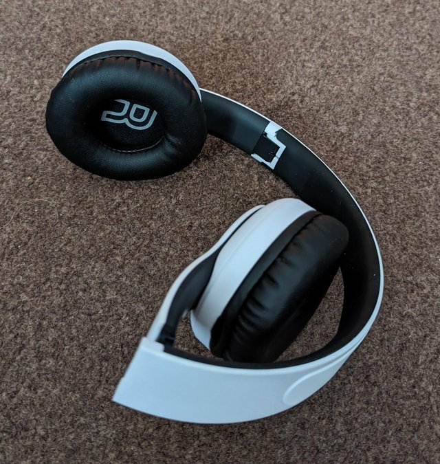 Image 6 of Wireless Bluetooth Stereo Adjustable On-ear Headphones