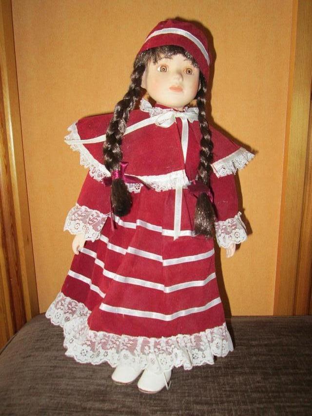 Image 3 of Collectors' Porcelain Dolls (P&P Incl)