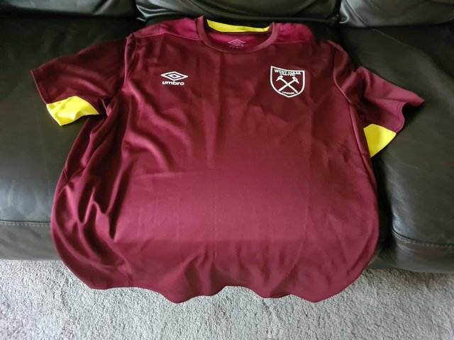 Preview of the first image of Men's West Ham T Shirt, Size XL..