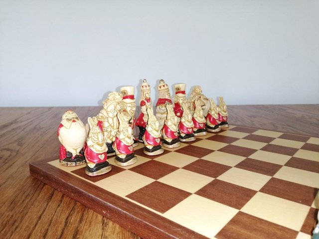 Preview of the first image of Chess set - Alice in Wonderland (Studio Anne Carlton).
