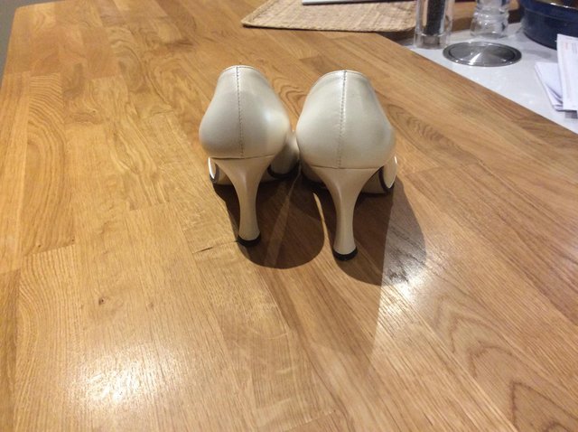 Image 2 of Cream Italian leather court shoes size 36.5 (4)