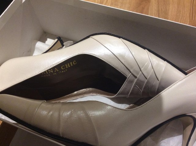 Image 5 of Cream Italian leather court shoes size 36.5 (4)