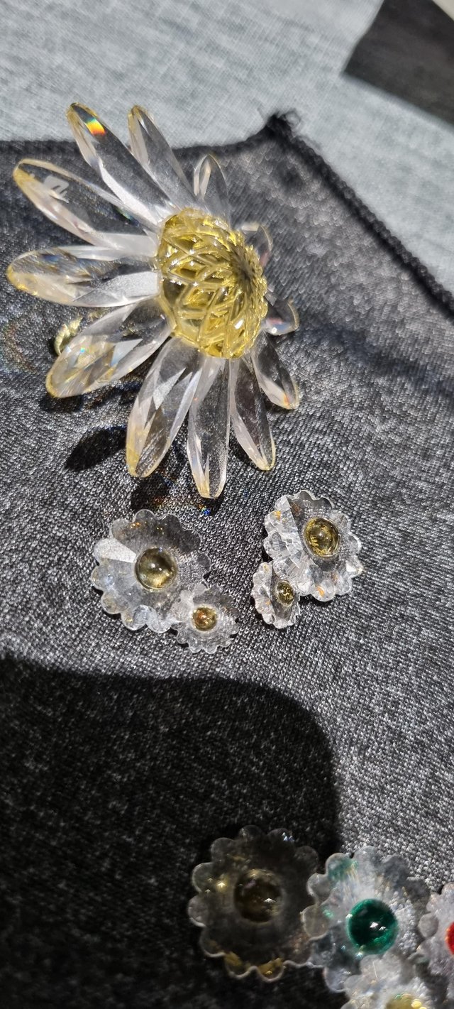 Image 4 of Swarovski crystal flowers .....