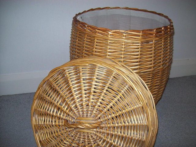 Image 2 of Vintage Wicker Basket With Lid (Laundry, toys etc)