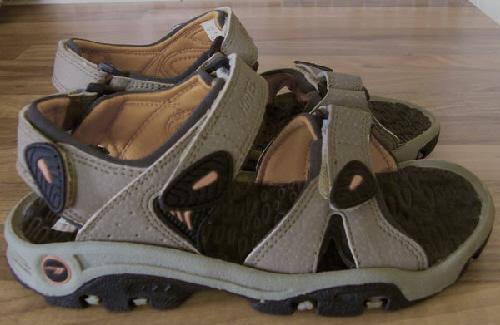 Preview of the first image of Gorgeous boys brown sandals by Hi-Tec - Size 2    BX37.