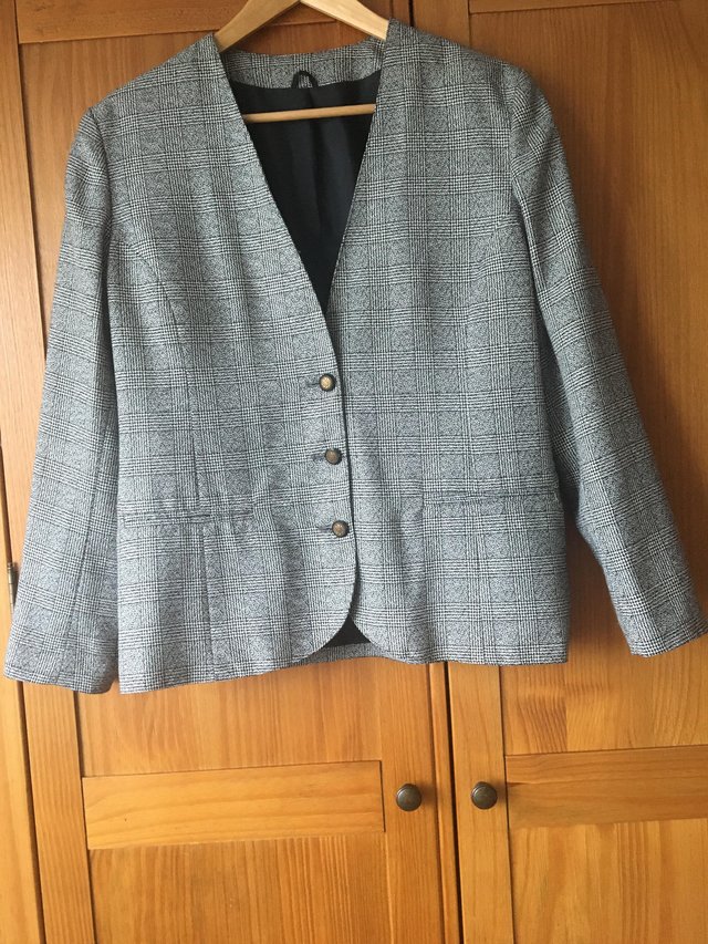 Preview of the first image of LADIES DEBENHAMS CLASSSICS JACKET SIZE 12.
